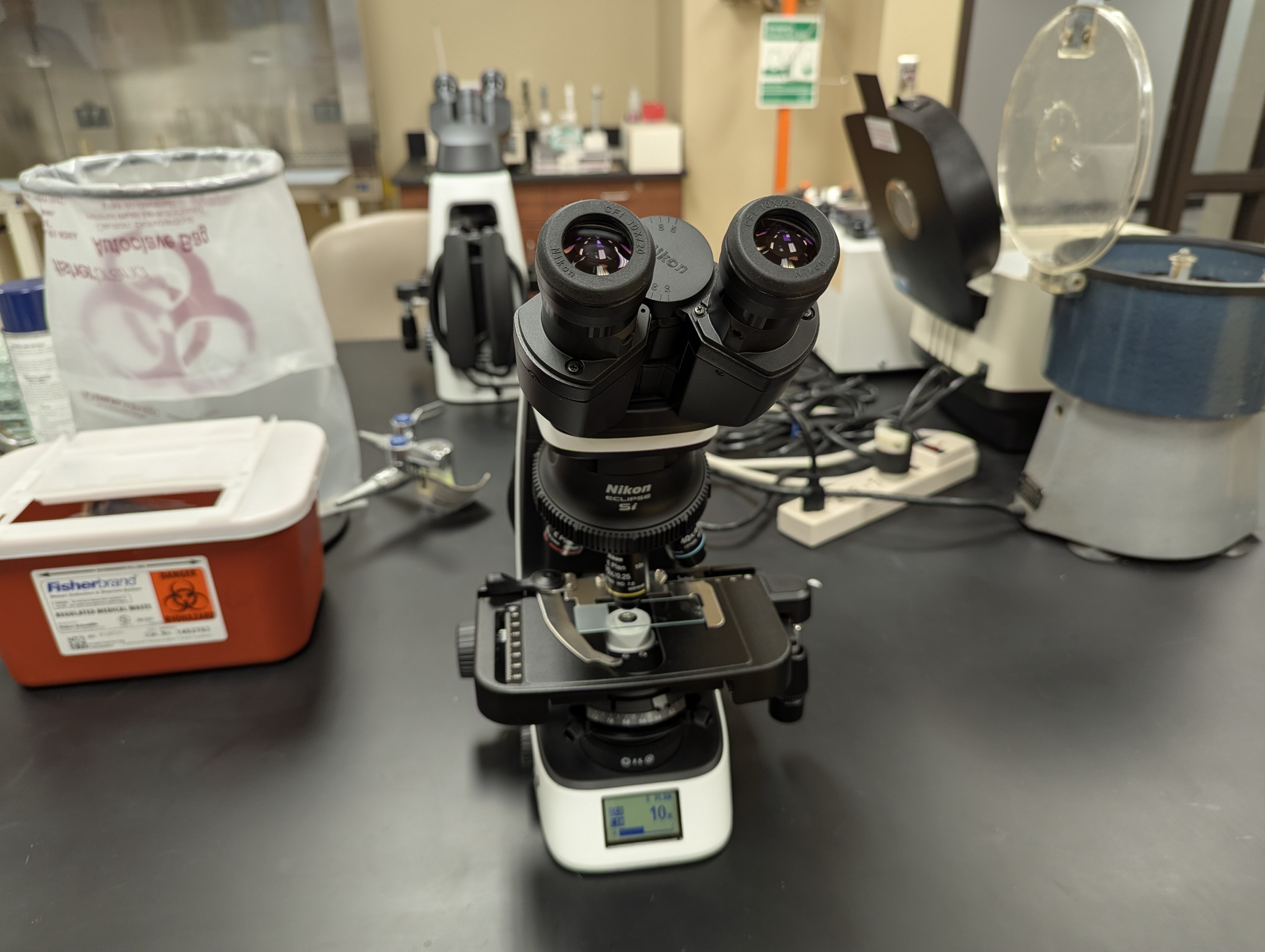 Nikon Eclipse Si Model Student microscope in a lab.