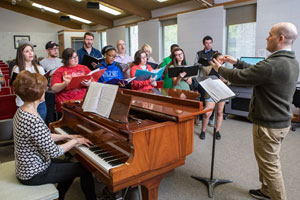 Allen Ferris leading students in singing practice. 