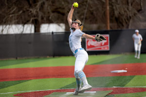 Jadyn Hart winding up for a pitch