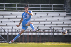 NPC soccer player Tobias Minkus kicks the soccer ball.