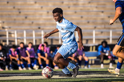 Ali Muganga dribbles ball down the field. 