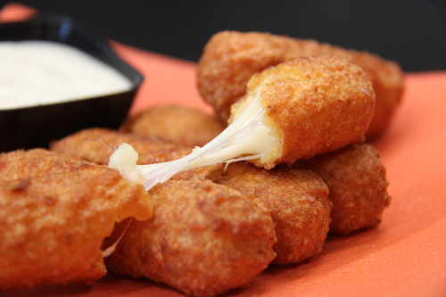 Mozzarella sticks and ranch dipping sauce
