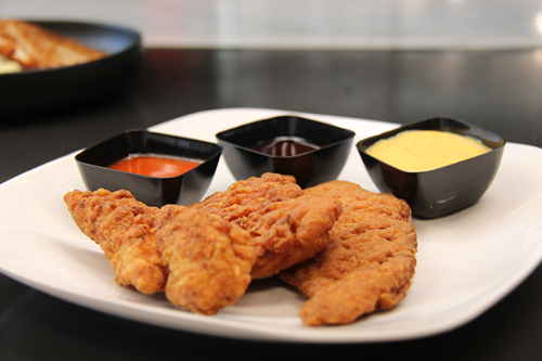 chicken strips with 3 dipping sauces